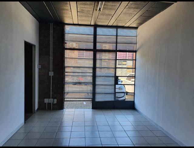 280M² FACTORY RENTED IN SAXENBURG PARK 1